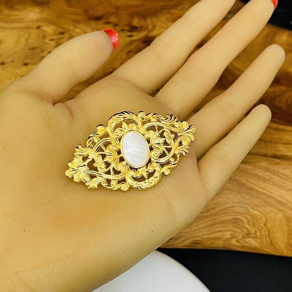 Vintage Mother of Pearl MOP Brooch Lacy Filigree Gold Tone BEAUTIFUL 1487 - Picture 5 of 7